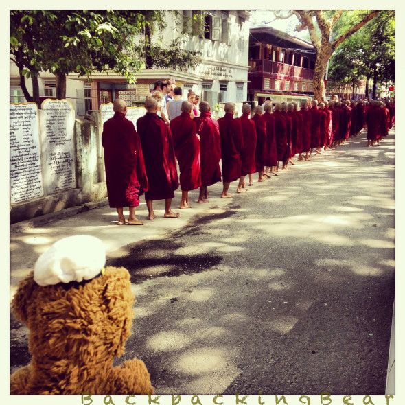 Mandalay-monks-Myanmar-Amarapura-Mahagandayon-Monastery